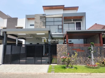 RUMAH LUAS SIAP HUNI LOKASI STRATEGIS ARAYA KOTA MALANG