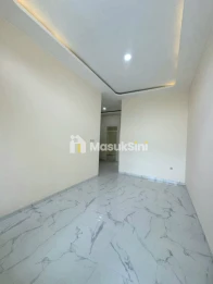 RUMAH BARU SIAP HUNI DEKAT EXIT TOLL SAWOJAJAR