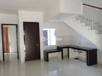 BANTING HARGA Disewakan rumah murah 2lantai di Cluster Palm Spring JGC