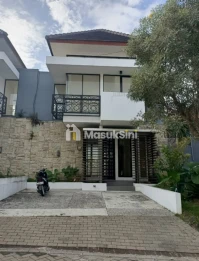 DIJUAL RUMAH MEWAH 2 LANTAI DEKAT KAMPUS