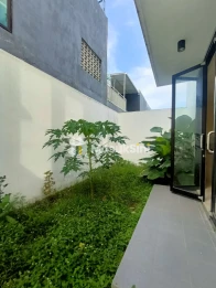 DIJUAL RUMAH MEWAH 2 LANTAI DEKAT KAMPUS