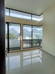 DIJUAL RUMAH MEWAH 2 LANTAI DEKAT KAMPUS