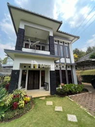 DIJUAL VILLA LOKASI BELAKANG MUSEUM ANGKUT & VILLA KUSUMA AGRO KOTA BATU