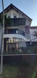 DISEWAKAN RUMAH TINGGAL DI KOMPLEK PERUMAHAN VILA