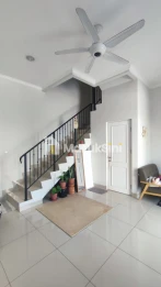 Dijual / Over Kredit Rumah 2 lantai