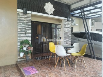 Dijual Cepat Rumah Hook Depan Taman di Kompleks Vila Rizki Ilhami, Kelapa D