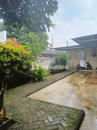 Dijual Cepat Rumah Hook Depan Taman di Kompleks Vila Rizki Ilhami, Kelapa D