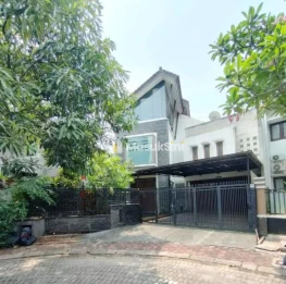 Dijual Rumah 2,5 Lantai di Raffles Hills, Kota Depok