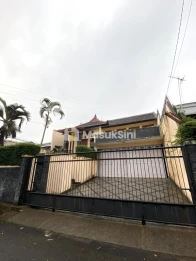 Dijual Rumah Asri Halaman Luas di Cigadung,