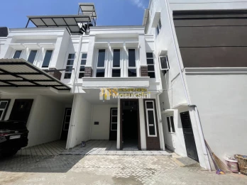 Dijual Rumah Baru 2,5 Tingkat di Komplek Icon Estate Jalan Perjuangan
