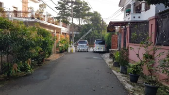 Dijual Rumah Furnished Asri Bangunan Luas di Depok Timur