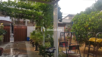 Dijual Rumah Furnished Asri Bangunan Luas di Depok Timur