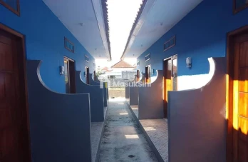 Dijual Rumah Kos 8 Kamar Jalan Sudirman Belakang Clandys Mart Seririt Bulel