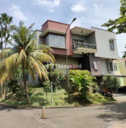 Dijual Rumah Pojokan di Legenda Wisata, Kabupaten Bogor