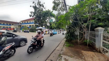 Dijual Rumah Strategis di Raya Cipayung, Depok
