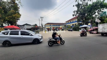 Dijual Rumah Strategis di Raya Cipayung, Depok