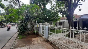 Dijual Rumah Strategis di Raya Cipayung, Depok