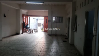 Turun Harga, Dijual Cepat Rumah di Jl.Kramat, Kenari, Jakarta Pusat