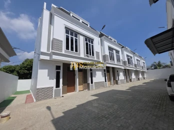 Dijual Townhouse di Komplek Sekip Luxe Jalan