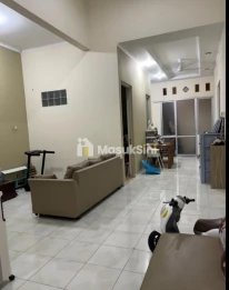 Dijual rumah cantik di Harapan Indah Cluster