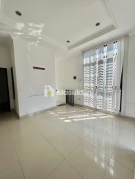 Dijual rumah semi furnished di Cluster Gading Viera