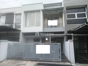 Disewakan Rumah 2 Lantai Bagus Siap Huni di Turangga
