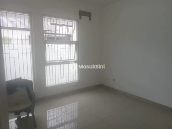 Disewakan Rumah 2 Lantai Bagus Siap Huni di Turangga