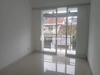 Disewakan Rumah 2 Lantai Bagus Siap Huni di Turangga