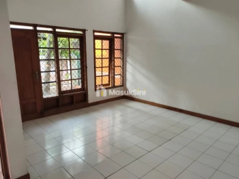Disewakan Rumah 2 Lantai Bisa Untuk Kantor, Pasir Luyu, BKR