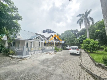 Disewakan Villa Hook Depan Taman Komplek Cemara Hijau