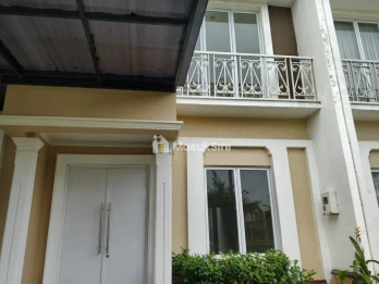 Disewakan rumah murah 2lantai di Cluster Thames