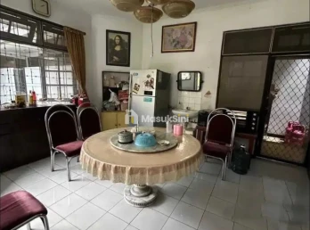 Jual Rumah Mewah Bagus di Komplek Elit Darmo Harapan Surabaya