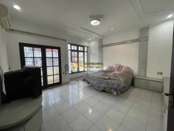 Jual Rumah Siap Huni di Komplek Villa Polonia
