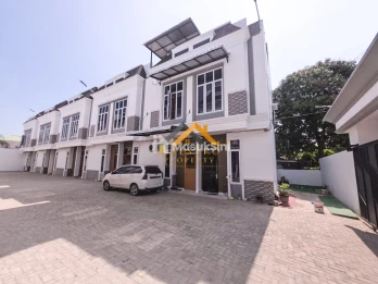 Jual Townhouse di Komplek Sekip Luxe alan Setia Baru - Sekip