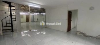 Over Kontrak 3,5 Tahun Kantor Gudang Hadap Barat Laut Jalan Raya Semat Cang