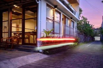 Over Kontrak Hingga 2047 Guest House 2 Lantai 8 Kamar Jalan Danau Poso Sanu
