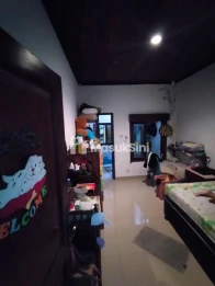 RUMAH  2 lantai DENGAN TEMPAT STRATEGIS DAN NYAMAN