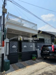 RUMAH 2 LANTAI LOKASI SAWOJAJAR (BUTUH CEPAT)