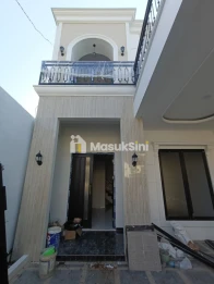 RUMAH BARU SIAP HUNI 2 LANTAI DI SULFAT MALANG