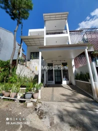 RUMAH CLUSTER Sejuk Dago Dengan Kolam Renang Di