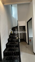 RUMAH DESAIN MEWAH DI KAWASAN STRATEGIS KEPANJEN