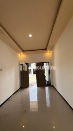 RUMAH DESAIN MEWAH DI KAWASAN STRATEGIS KEPANJEN