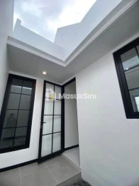 RUMAH MODERN FREE WATER HEATER LOKASI DEKAT RSUD KOTA MALANG