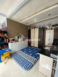 RUMAH SIAP HUNI 50 METER POROS JALAN SAWOJAJAR