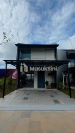 Rumah 2 Lantai di Serpong 800 Jutaan 3 KT, 2 Carport, Akses Tol & DP 0%