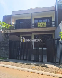 Rumah Asri View Sungai di Sentul City – 240 m² Tanah, Siap Huni, Harga Terb
