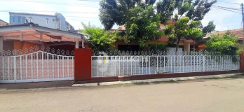 Rumah Dekat Pusat Kota dan Kawasan Komersial
