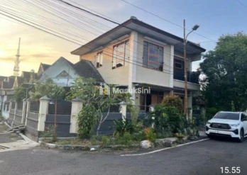 Rumah Hook 2Lantai, Lebar belakang 22m, area tengah kota Malang