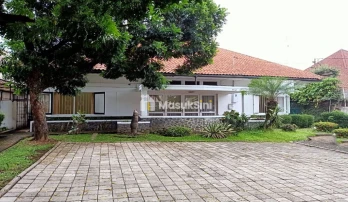 Rumah Kolonial Utk Komersial Super Strategis di Jl. Riau Martadinata Bdg