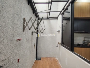Rumah Scandinavian Dekat Exit Tol Dilengkapi Kitchen Set Dan TV Kabinet